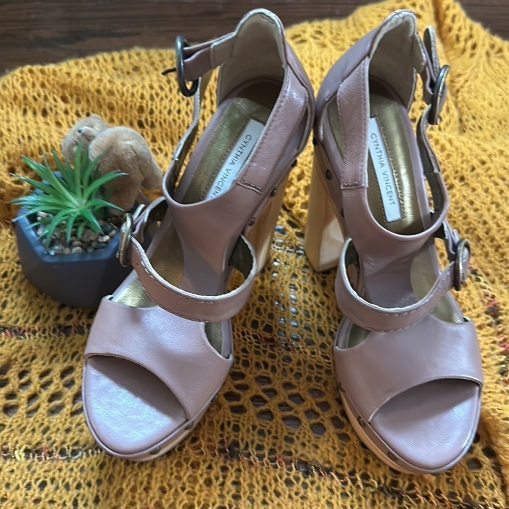 Never worn Cinthia Vincent high heels shoes  size 37